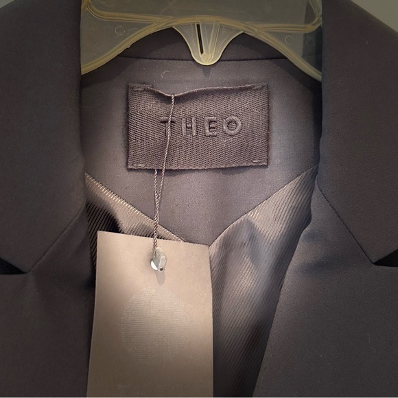 THEO QUARTER SLEEVE BLACK BLAZER, NWT - Picture 9 of 11
